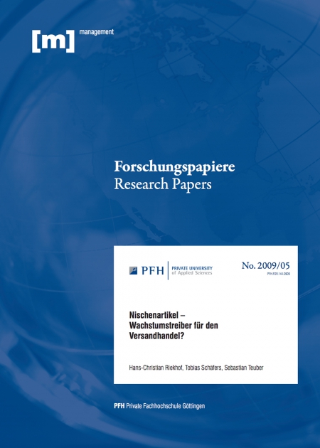 Titel: Nischenartikel – Wachstumstreiber für den Versandhandel? Autoren: Hans-Christian Riekhof, Tobias Schäfers, Sebastian Teuber Abstract Das unter dem Begriff Long Tail verstandene Konzept findet aktuell eine breite Aufmerksamkeit. Vielfach wird bei Herstellern und im Handel ein Wandel von Massenprodukten hin zu einer Vielzahl von Nischenartikeln vorausgesagt. Ob diese Entwicklung tatsächlich in der vorhergesagten Art und Weise eintrifft und wie Anbieter – insbesondere der Handel – das Konzept beurteilen, ist jedoch bisher weitgehend außer acht gelassen worden. Im vorliegenden Artikel wird daher untersucht, wie deutsche Versandhandelsunternehmen zum Konzept und den Vorhersagen des Long Tail stehen. Die Studie ermöglicht zum einen Erkenntnisse darüber, welche Rolle Nischenartikel aktuell für den deutschen Versandhandel spielen und zeigt zum anderen, wie die zukünftige Relevanz des Long-Tail-Konzepts von diesen Unternehmen eingeschätzt wird. So ist zum einen erkennbar, dass Nischenartikel aktuell noch eine untergeordnete Umsatzbedeutung zukommt, hier jedoch mit einer wachsenden Rolle gerechnet wird. Weiterhin zeigt sich, dass zwar viele Versandhandelsunternehmen die Po- tenziale von Nischenartikeln – wie etwa ein größeres Preispotenzial – bestätigen, allerdings nur ein geringer Teil der Unternehmen diese umfassend adressiert. Titel: Nischenartikel – Wachstumstreiber für den Versandhandel? Autoren: Hans-Christian Riekhof, Tobias Schäfers, Sebastian Teuber Abstract Das unter dem Begriff Long Tail verstandene Konzept findet aktuell eine breite Aufmerksamkeit. Vielfach wird bei Herstellern und im Handel ein Wandel von Massenprodukten hin zu einer Vielzahl von Nischenartikeln vorausgesagt. Ob diese Entwicklung tatsächlich in der vorhergesagten Art und Weise eintrifft und wie Anbieter – insbesondere der Handel – das Konzept beurteilen, ist jedoch bisher weitgehend außer acht gelassen worden. Im vorliegenden Artikel wird daher untersucht, wie deutsche Versandhandelsunternehmen zum Konzept und den Vorhersagen des Long Tail stehen. Die Studie ermöglicht zum einen Erkenntnisse darüber, welche Rolle Nischenartikel aktuell für den deutschen Versandhandel spielen und zeigt zum anderen, wie die zukünftige Relevanz des Long-Tail-Konzepts von diesen Unternehmen eingeschätzt wird. So ist zum einen erkennbar, dass Nischenartikel aktuell noch eine untergeordnete Umsatzbedeutung zukommt, hier jedoch mit einer wachsenden Rolle gerechnet wird. Weiterhin zeigt sich, dass zwar viele Versandhandelsunternehmen die Po- tenziale von Nischenartikeln – wie etwa ein größeres Preispotenzial – bestätigen, allerdings nur ein geringer Teil der Unternehmen diese umfassend adressiert.