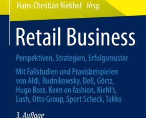 Der Einzelhandel steht vor den vermutlich größten Herausforderungen seiner Geschichte: der demografische Wandel führt zu neuen Bedürfnisstrukturen und an-dersartigem Einkaufsverhalten, die Konsumenten verändern ihre Verhaltensweisen im Umgang mit Medien und Bestellwegen, jahrzehntelange Loyalitäten brechen auf, Markenartikelhersteller werden selbst als Retailer aktiv, vertikale Ketten setzen ihren Vormarsch fort, völlig neuartige Geschäftsmodelle setzen sich durch, traditionelle Anbieter geraten massiv in die Defensive, etablierte Einzelhändler müssen aufgeben, wenn ihre Anpassungsgeschwindigkeit nicht ausreicht.