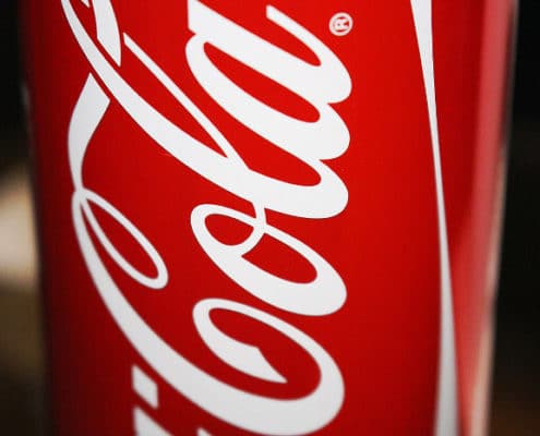 Um Digitale Systeme und Markenlogistik am Beispiel des Getränkegiganten Coca-Cola geht es bei einem Vortrag in der PFH Private Hochschule Göttingen am Montag, 10. Dezember 2018. Eingeladen hat Prof. Dr. Hans Christian Riekhof dazu als Referenten Jonathan F. Döhling, PFH-Alumnus und Head of Marketing Systems, Warehousing and Administration.