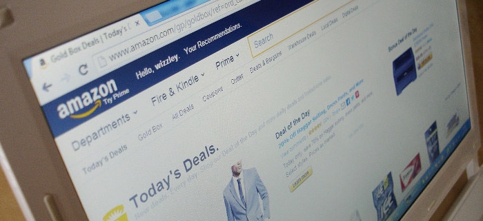 Amazon is increasingly promoting its own brands - with a new aggressive tactic in the USA: An Amazon own brand is now displayed to customers above the purchase button as an alternative to the selected product. This makes Amazon increasingly a threat to its marketplace sellers.