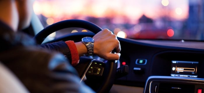 Deutschlandfunk picks up the study "Connected Car Services in Germany". As part of the "Computer and Communication" series, the radio station interviewed Prof. Hans-Christian Riekhof on the topic aspect "Drivers are skeptical of Connected-Car services"