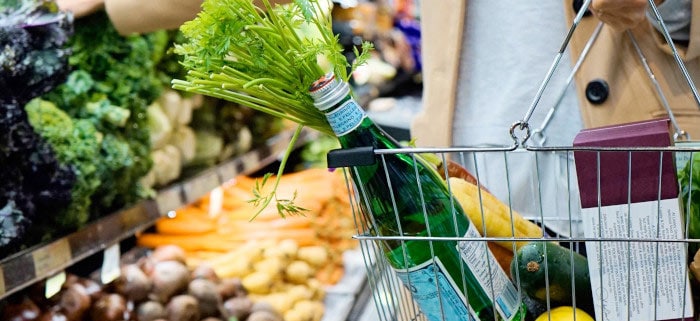 Edeka wants to remain steadfast in the fight over the pricing of international corporations. Currently, the association is no longer supplied by 17 brand manufacturers. Pricing expert Prof. Hans-Christian Riekhof has a clear recommendation for retailers.