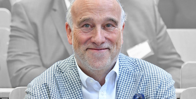 Which pricing strategy is right for my company? What are the components of a long-term pricing strategy? How do I check the pricing processes? These and many other questions are discussed by pricing expert Prof. Dr. Hans-Christian Riekhof in a lecture at the IHK Flensburg.