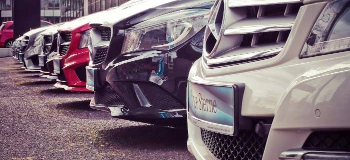 Mercedes-Benz has abolished the traditional price lists to offer customers more transparency and flexibility. This decision could have a signaling effect for other companies that also need to rethink their pricing strategies.