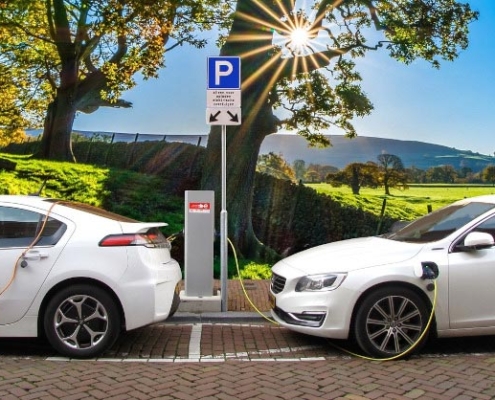 The Handelsblatt recently reported on long waiting times at electric car charging stations. How can these annoying queues be avoided during charging stops? Pricing expert Prof. Hans-Christian Riekhof has a suggestion.
