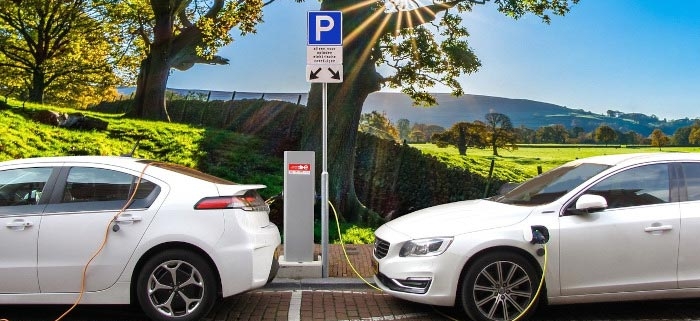 The Handelsblatt recently reported on long waiting times at electric car charging stations. How can these annoying queues be avoided during charging stops? Pricing expert Prof. Hans-Christian Riekhof has a suggestion.