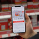Ein großes Zukunftsthema im Marketing ist das Location Based Marketing, also die ortsbezogene Aussteuerung digitaler Werbebotschaften – in der Regel auf das Smartphone des Kunden, der dies erlaubt. Diese Technologie lässt sich hervorragend für das strategische Pricing nutzen.
